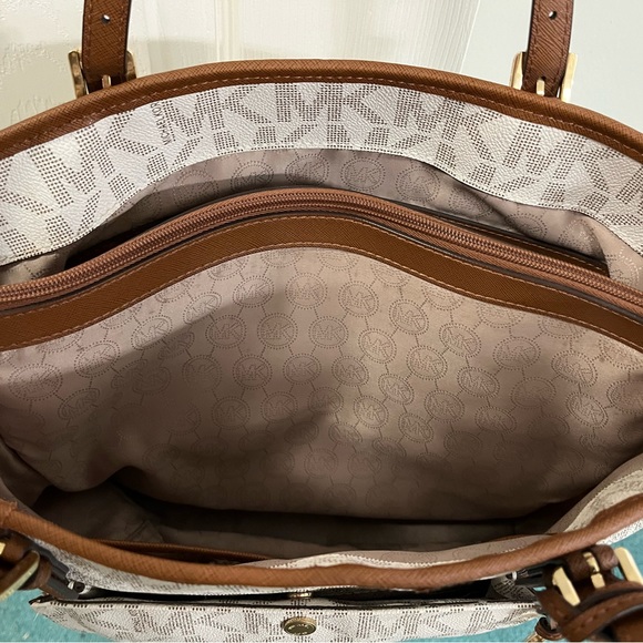 Michael Kors authentic tote - Picture 4 of 10